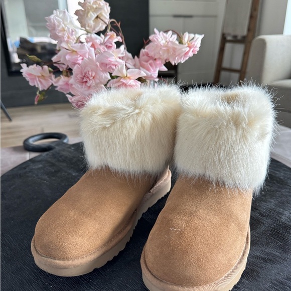 UGG Shoes - UGG Tan and Cream Winter Boots with Fur Trim